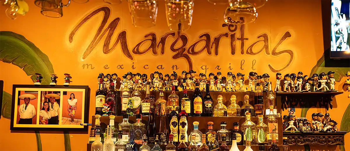 Mexican restaurant for sale in Valencia Santa Clarita CA with full bar and dining area