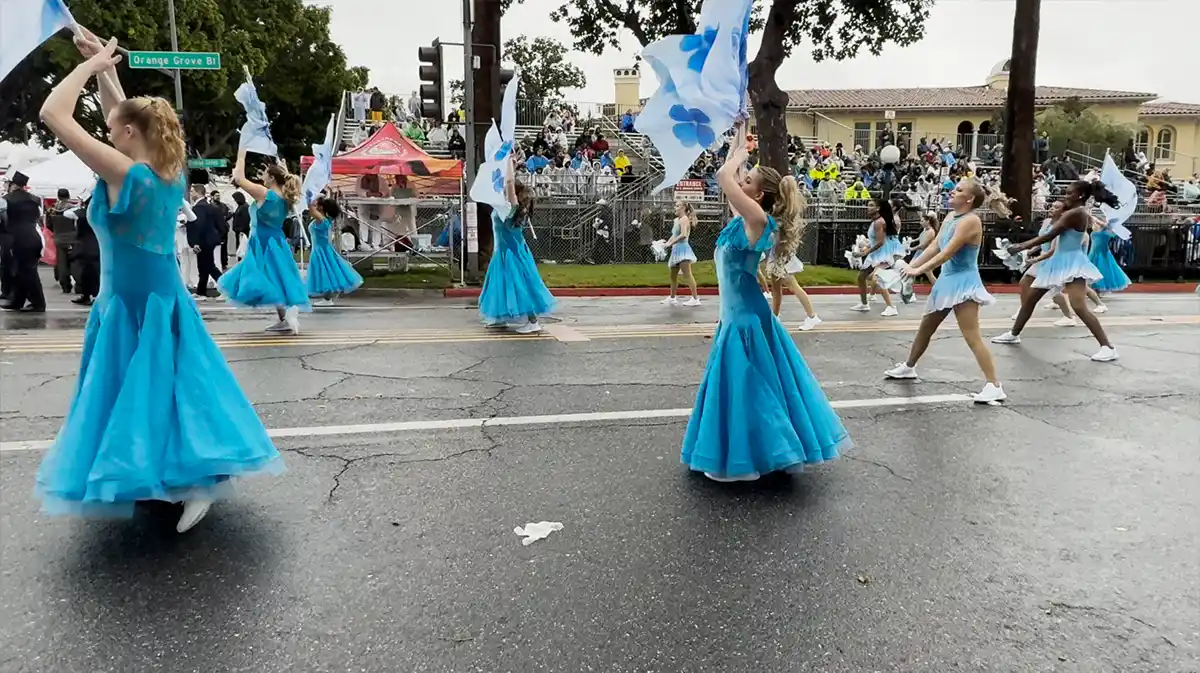 Rose Parade 2026 floats moving through torrential rain in Pasadena