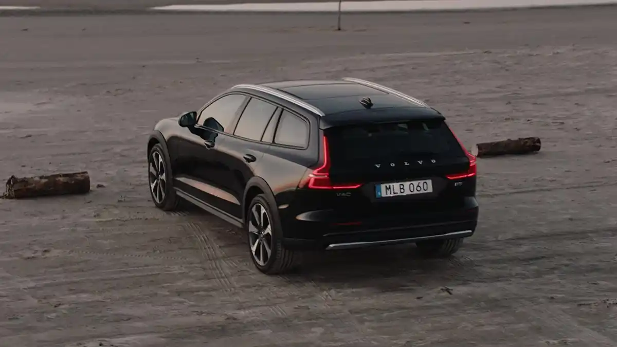 2026 Volvo V60 Cross Country parked outdoors in a modern Scandinavian-style setting